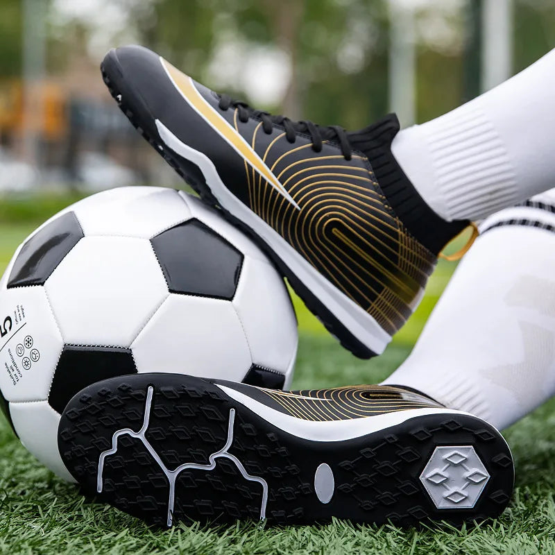 New Golden Teenagers Football Boots High Top TF/FG Men's Football Futsal Shoes Light Training Sneakers For Youth Tenis Masculino
