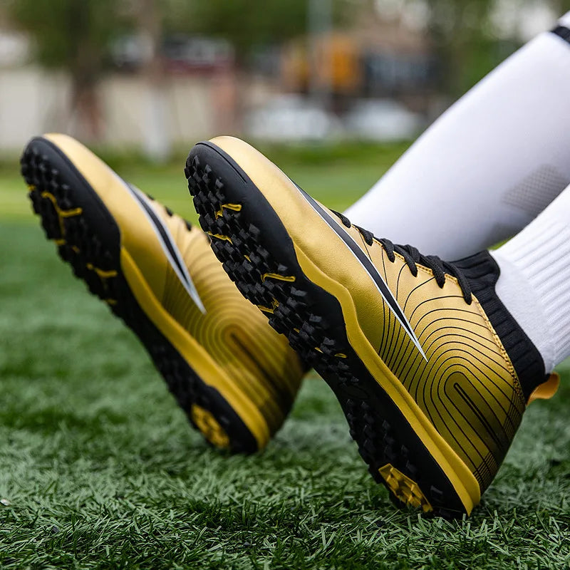 New Golden Teenagers Football Boots High Top TF/FG Men's Football Futsal Shoes Light Training Sneakers For Youth Tenis Masculino