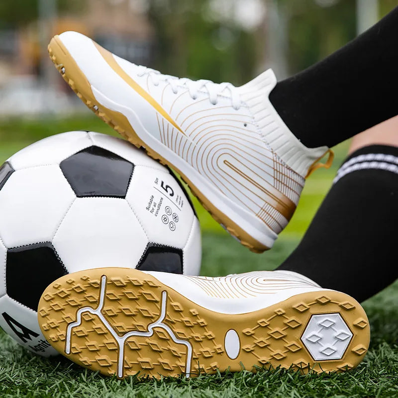 New Golden Teenagers Football Boots High Top TF/FG Men's Football Futsal Shoes Light Training Sneakers For Youth Tenis Masculino