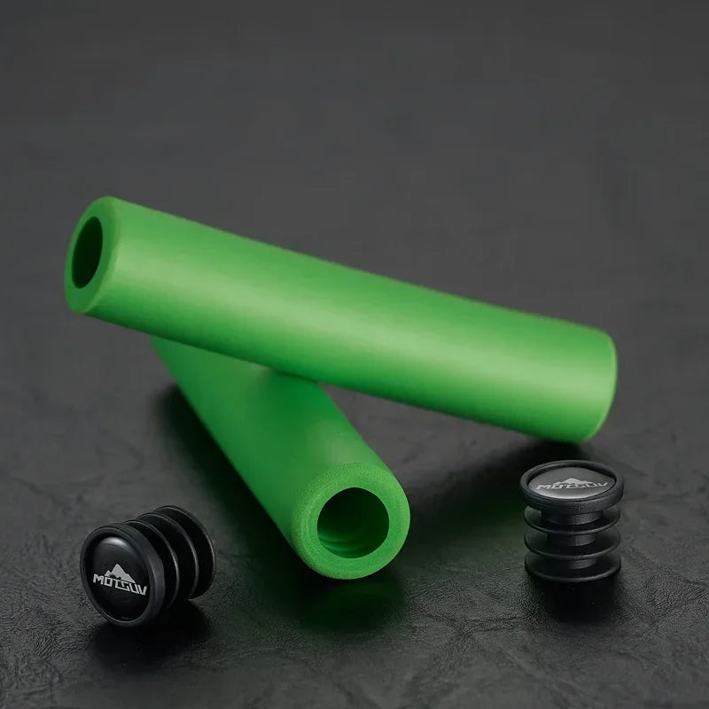 Bike Handlebar Grips Covers, 130mm Bicycle End Grips Protector Rubber Green Black, Non-Slip 1 Pair Silicone sponge hand grip